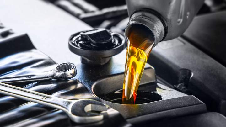 Як часто потрібно робити заміну оливи в двигуні автомобіля