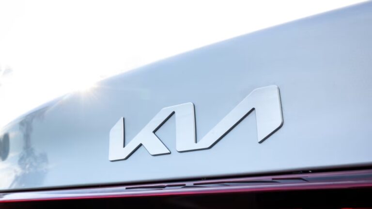 Багато автолюбителів досі не знають про новий логотип Kia