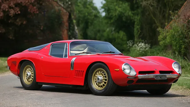 Bizzarrini. Компанія була заснована в 1964 році колишнім інженером Alfa Romeo, Ferrari та ISO Джотто Біззарріні і до ліквідації в 1969-му встигла випустити низку цікавих гоночних та спортивних моделей. На знімку Bizzarrini 5300 GT Strada 1966 року.