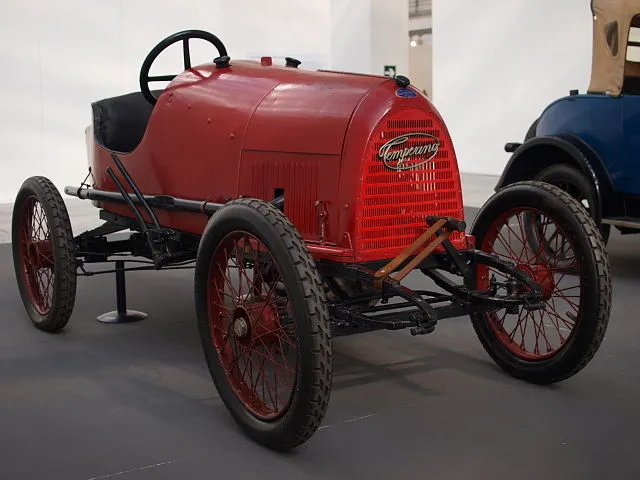 Temperino. Фірма існувала з 1906 по 1924 роки та спеціалізувалася на компактних автомобілях. На знімку Temperino 8/10 HP (1920).