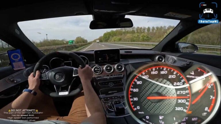 Тюнінгований Mercedes Mercedes-AMG C63 нав атобані досягнув швидкості 460км/год. Відео