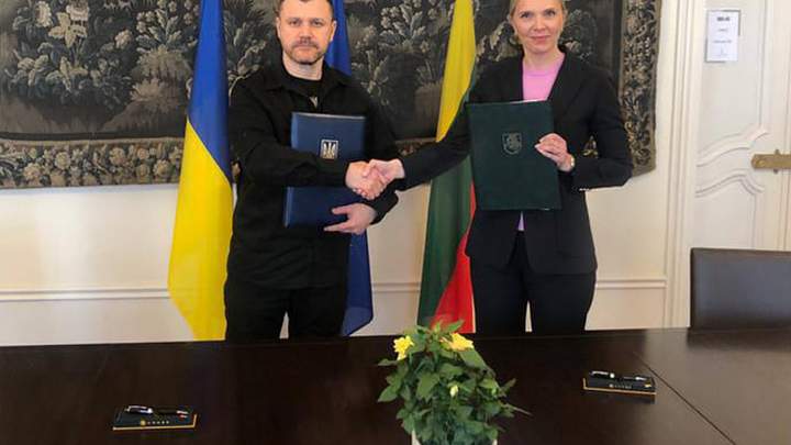 Україна та Литва підписали угоду про визнання та обмін посвідчень водія