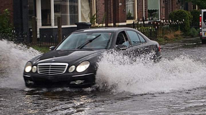 Що робити з автомобілем під час затоплень: корисні поради