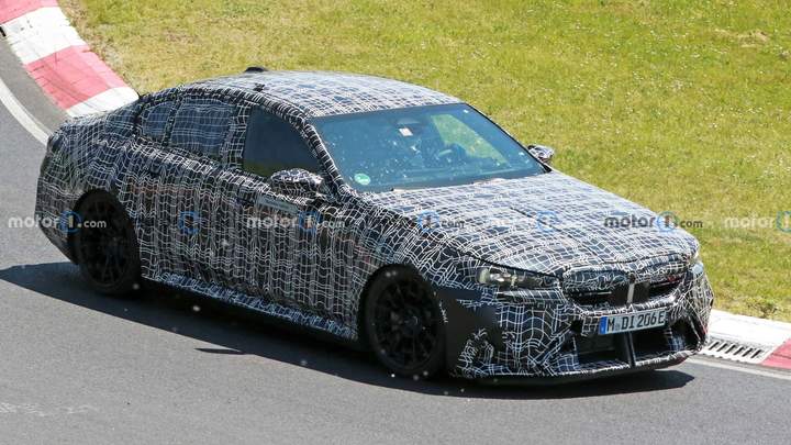 З’явились шпигунські фото нового покоління BMW M5