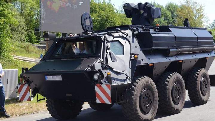 Німецький виробник оновив колісний танк для України