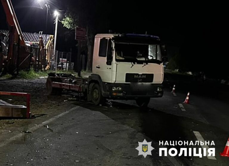 Впродовж вихідних у Чернівецькому районі сталося три дорожньо-транспортні пригоди з потерпілими: поліцейські розпочали кримінальні провадження