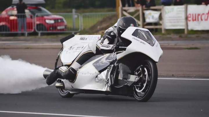 Встановлено рекорд швидкості для мотоцикла на паровій тязі