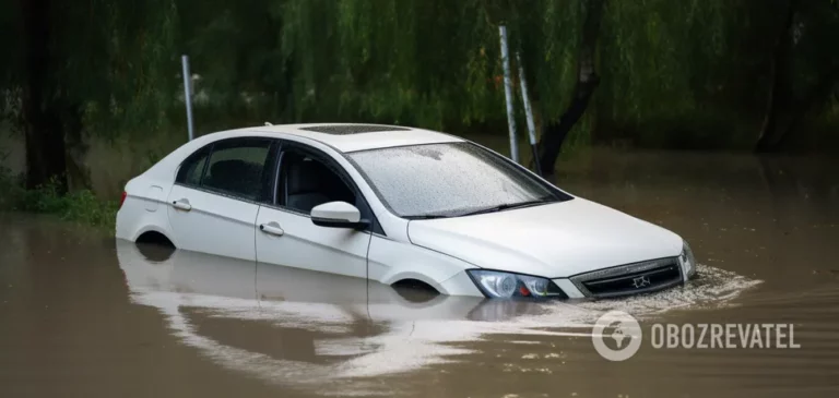 Що робити, якщо ваше авто затонуло: як швидко врятуватися з-під води