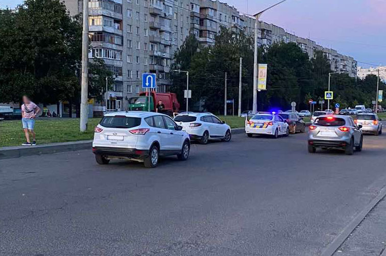У Львові внаслідок зіткнення з «Ford Escape» травмований мотоцикліст – поліцейські встановлюють обставини