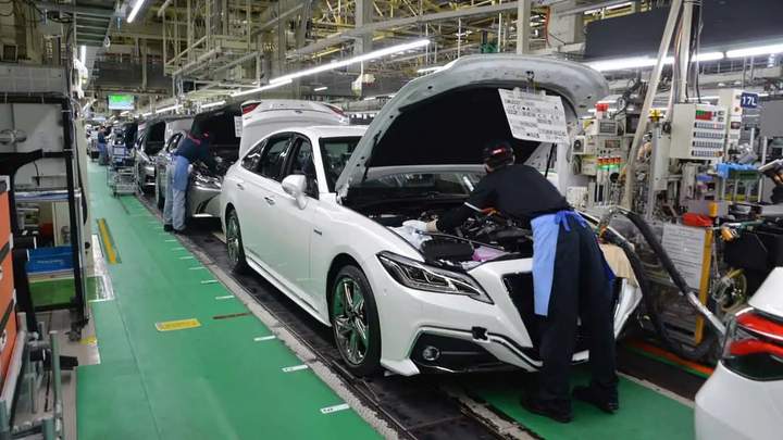 Toyota зупинила виробництво на 14 японських заводах
