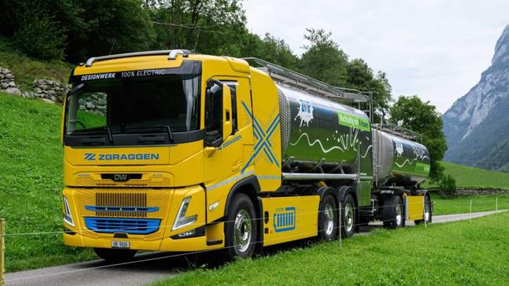 У Швейцарії молоко почали возити електричною вантажівкою