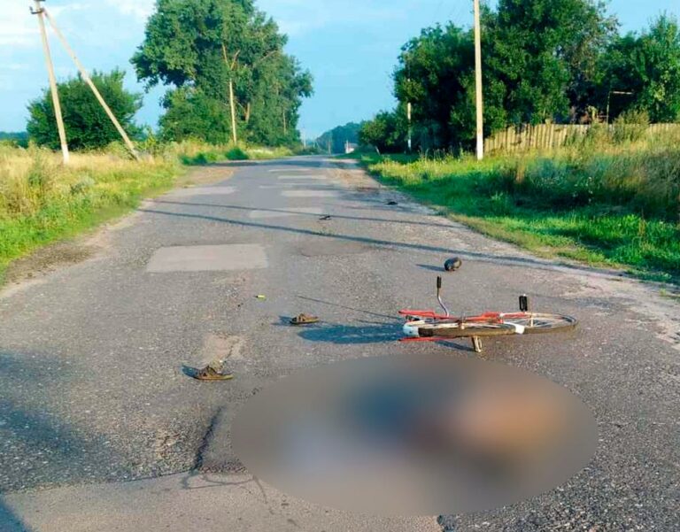 На Полтавщині поліція встановлює особу водія, який смертельно травмував велосипедиста та з місця події зник