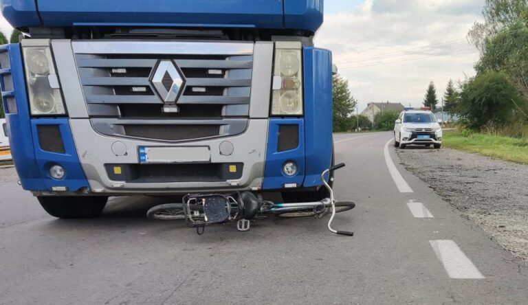 Велосипедист травмований внаслідок наїзду вантажівки «Рено» на Львівщині – поліцейські проводять розслідування