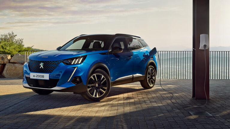 На електромобілі Peugeot e-2008 та Peugeot e-Rifter зменшено вартість