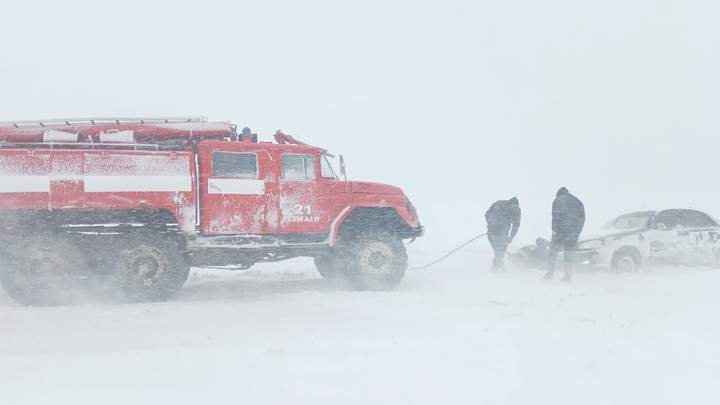 Через сніговій Одещина перекриває рух на дорогах та зачиняє школи