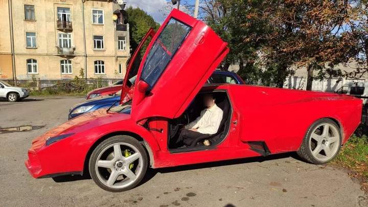 У Львові продають саморобну копію Lamborghini Reventon з 300-сильним V8
