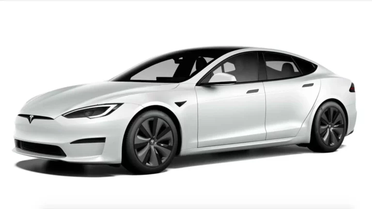 Tesla відкликає понад 2 мільйони автомобілів, щоб запобігти неправильному використанню автопілота