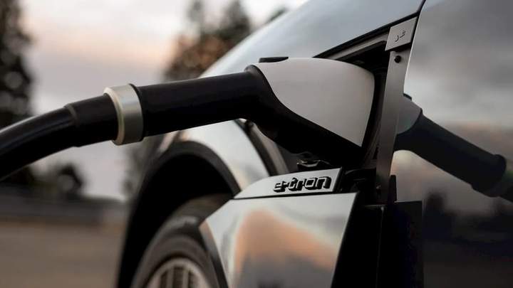 Audi та Hyundai пропонують безплатний зарядний пристрій для своїх електромобілів