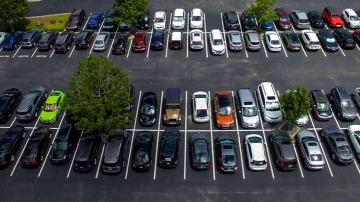 Як правильно припаркуватись у місті