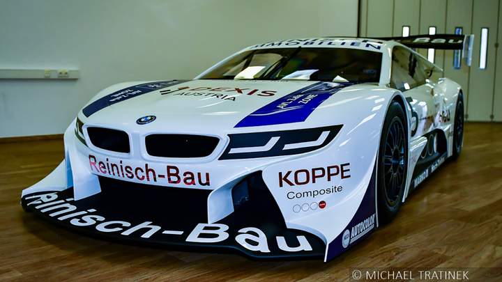 Спеціальний BMW i8 отримав 4 двигуни від мотоцикла BMW HP4 Race