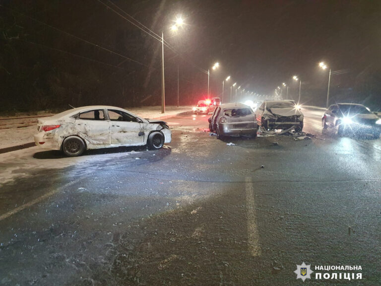 Поліція встановлює обставини аварії у Київському районі Харкова, в якій загинула шестирічна дитина