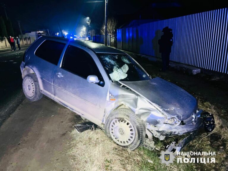 Зіткнення двох автомобілів: поліцейські Івано-Франківщини затримали нетверезого водія, який вчинив ДТП з потерпілими