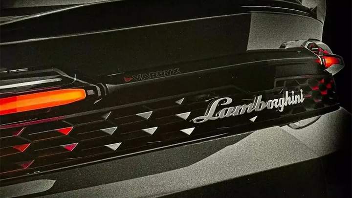 Перше фото оновленого Lamborghini Urus