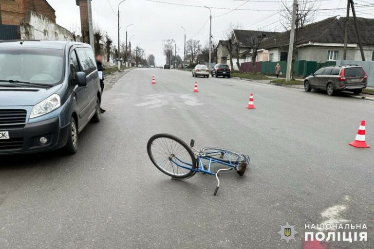 На Шепетівщині поліцейські встановлюють обставини ДТП, у якій травмувався 66-річний велосипедист