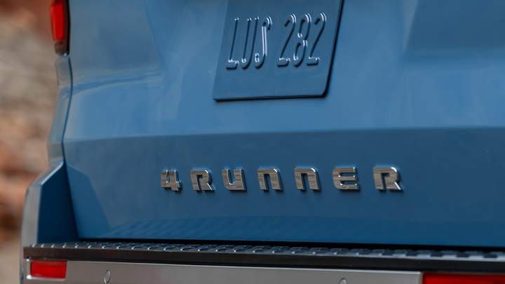 Toyota поділилась зображенням нового 4Runner
