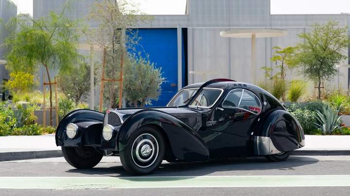 Репліку найкрасивішого Bugatti продають майже за мільйон євро