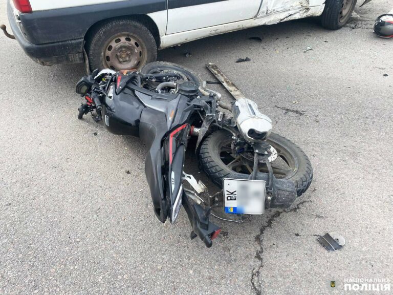 В Острозі внаслідок ДТП тяжко травмувався мотоцикліст