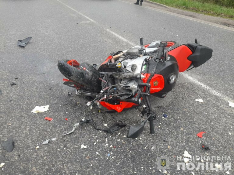 Поліція Вінниччини розслідує обставини ДТП, у якій травмувався водій мотоцикла
