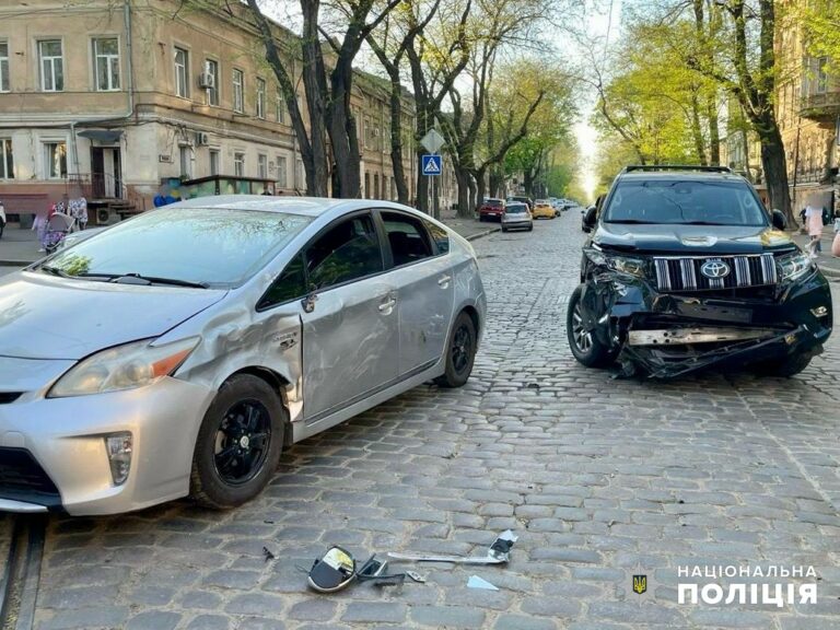 В Одеській області поліцейські встановлюють обставини двох ДТП, у яких травмовано дітей