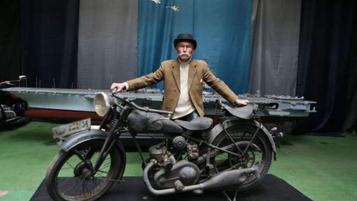 На Львівщині відкопали раритетний мотоцикл 30-х років