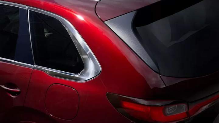 Mazda показала перше фото нового кросовера CX-80