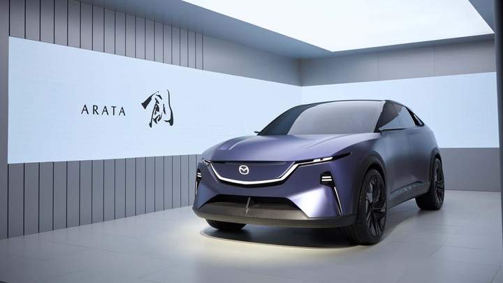 Mazda показала новий кросовер Arata