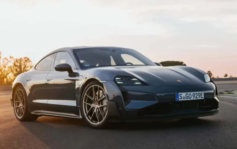 Porsche коригує свої плани стосовно електромобілів