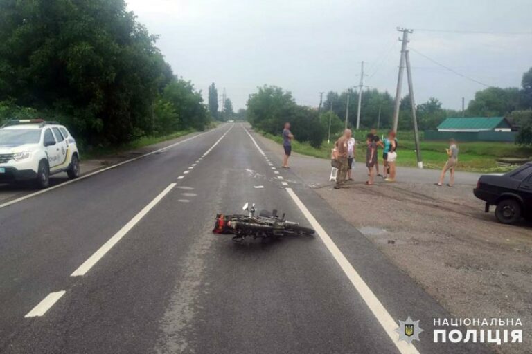На Білогірщині поліцейські встановлюють обставини ДТП, у якій травмувалась велосипедистка