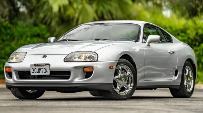 Toyota Supra MK4 оснащена 3-літровим турбодвигуном / Фото: classic.com