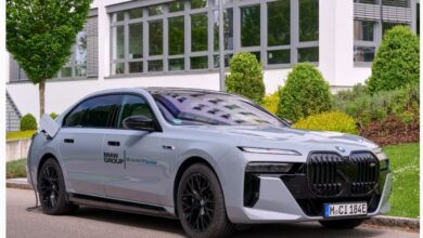 BMW i7 з повністю твердотільними елементами акумулятора від Solid Power на дорозі.