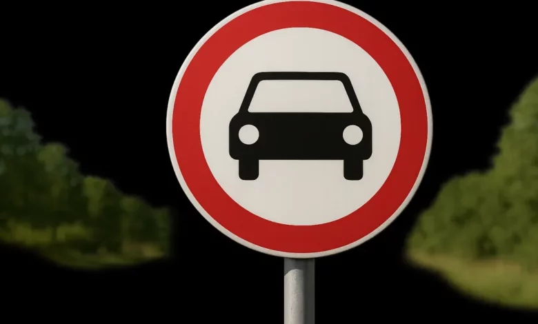 Traffic sign indicating vehicle restrictions.