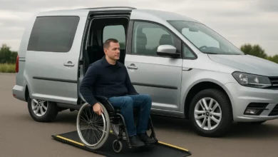 {"title":"Важливість кодів обмежень у посвідченні водія для людей з інвалідністю","excerpt":"Головний сервісний центр МВС нагадує про значення кодів обмежень у посвідченні водія для забезпечення безпечного керування автомобілем.","keywords":"коди обмежень, посвідчення водія, МВС, люди з інвалідністю, медична довідка, спеціально обладнане авто","category":"Право","content":"Головний сервісний центр Міністерства внутрішніх справ підкреслює, що коди обмежень у посвідченні водія фіксують особливості стану здоров’я водія, які впливають на можливість безпечного керування автомобілем. Такі коди можуть визначати необхідність в медичній довідці, а також вимоги до спеціально обладнаного автомобіля для людей з інвалідністю.Перед