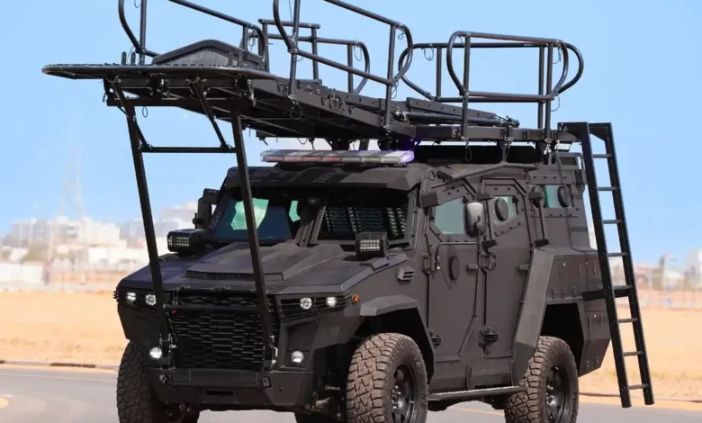 Бронеавто Robur LT-300 зі штурмовою рампою для міських операцій