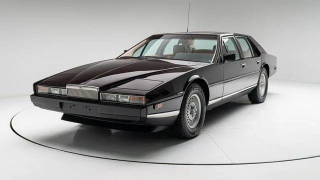 Рідкісний Aston Martin Lagonda 1984 року продають на аукціоні BaT