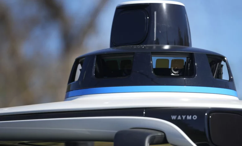 Waymo відкликає майже 4 000 роботаксі через ризик заїзду в закриті зони ремонту