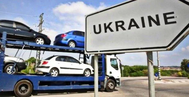 Кожен другий вживаний імпортний автомобіль перевірятимуть митники