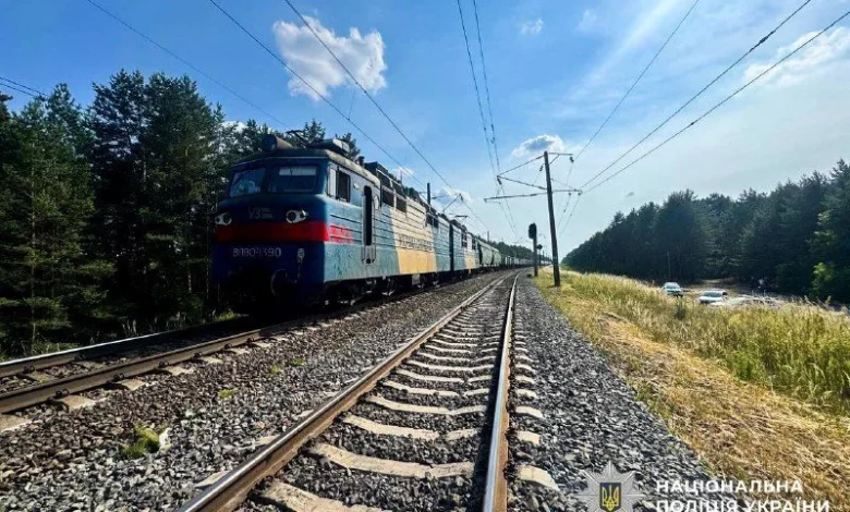 На Рівненщині вантажний потяг смертельно травмував жінку