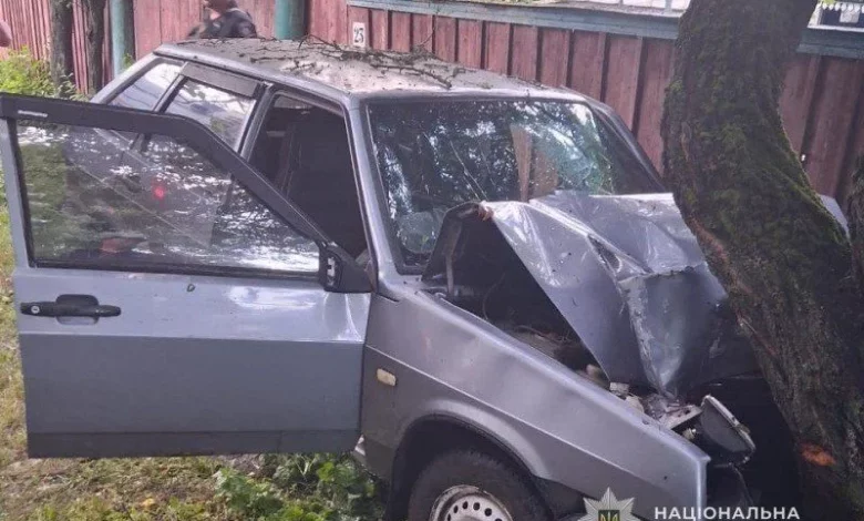 На Конотопщині водій ВАЗ загинув у ДТП, врізавшись у дерево