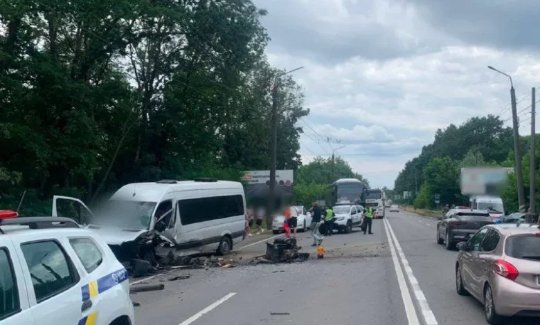 На трасі Н-09 між Ямницею та Угриновом рейсовий автобус потрапив у ДТП