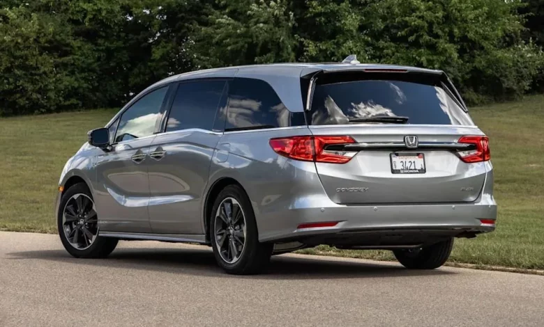 Honda відкликає понад 325 тисяч мінівенів Odyssey через проблему з камерою заднього виду